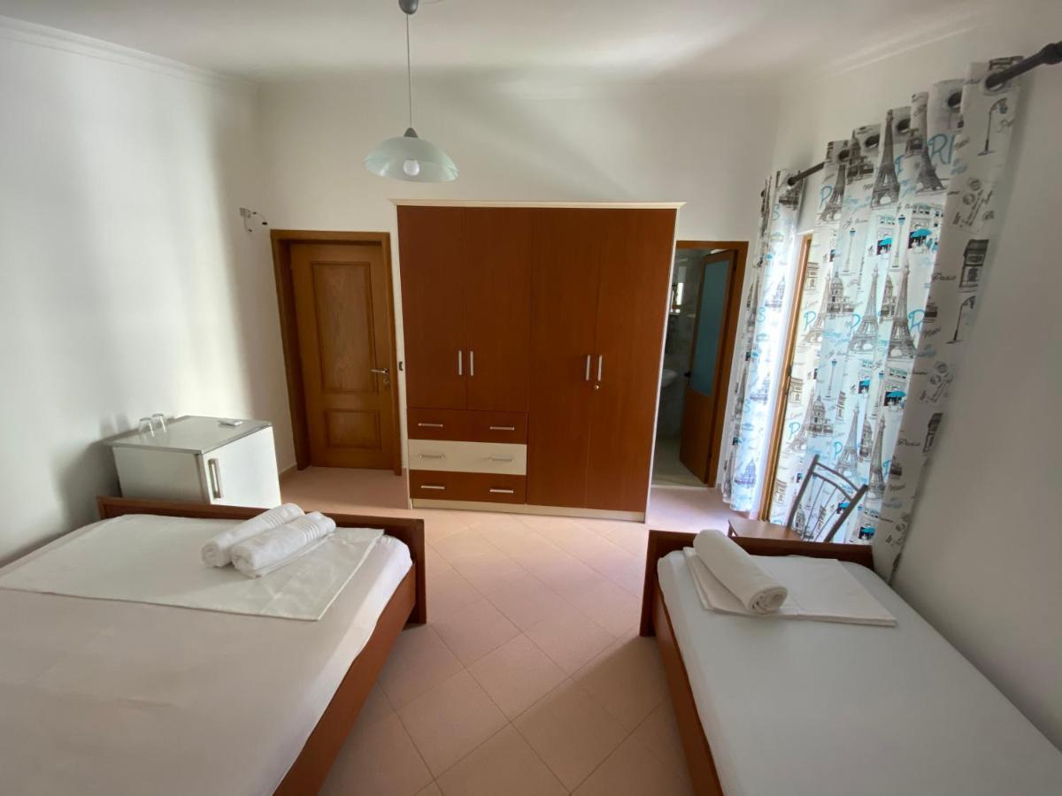 Guest House Lionel Durrës 外观 照片