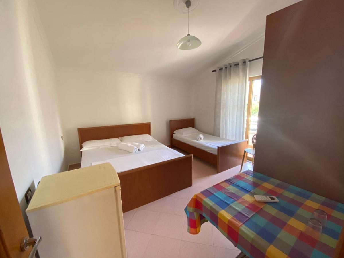Guest House Lionel Durrës 外观 照片