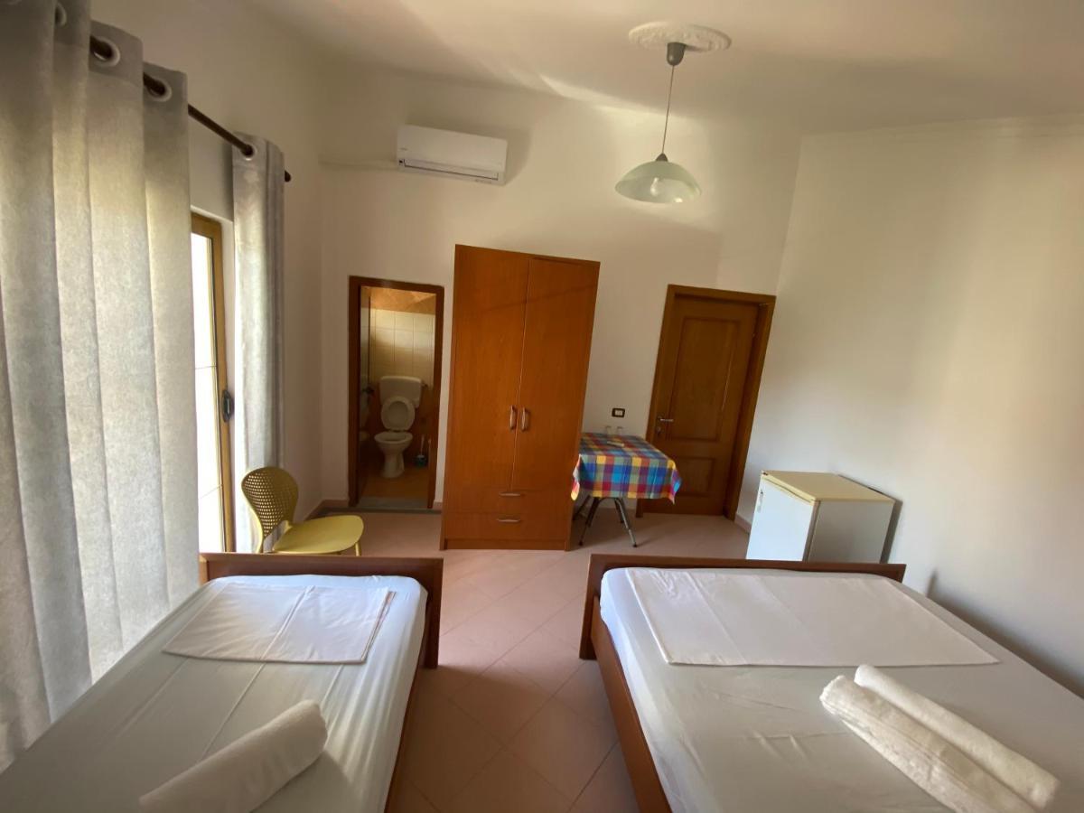 Guest House Lionel Durrës 外观 照片