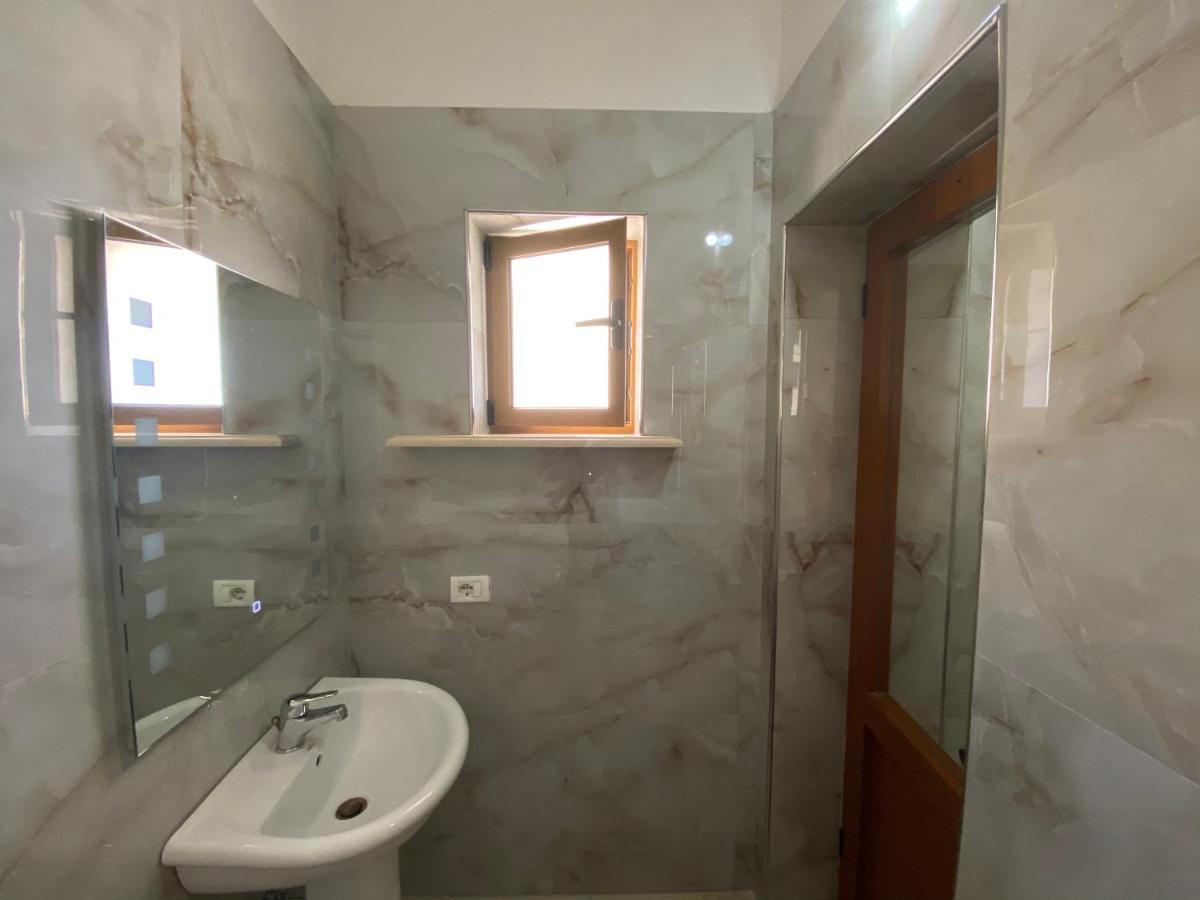 Guest House Lionel Durrës 外观 照片