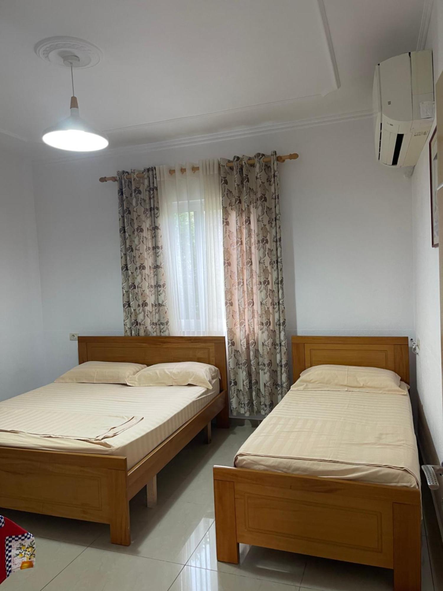 Guest House Lionel Durrës 外观 照片