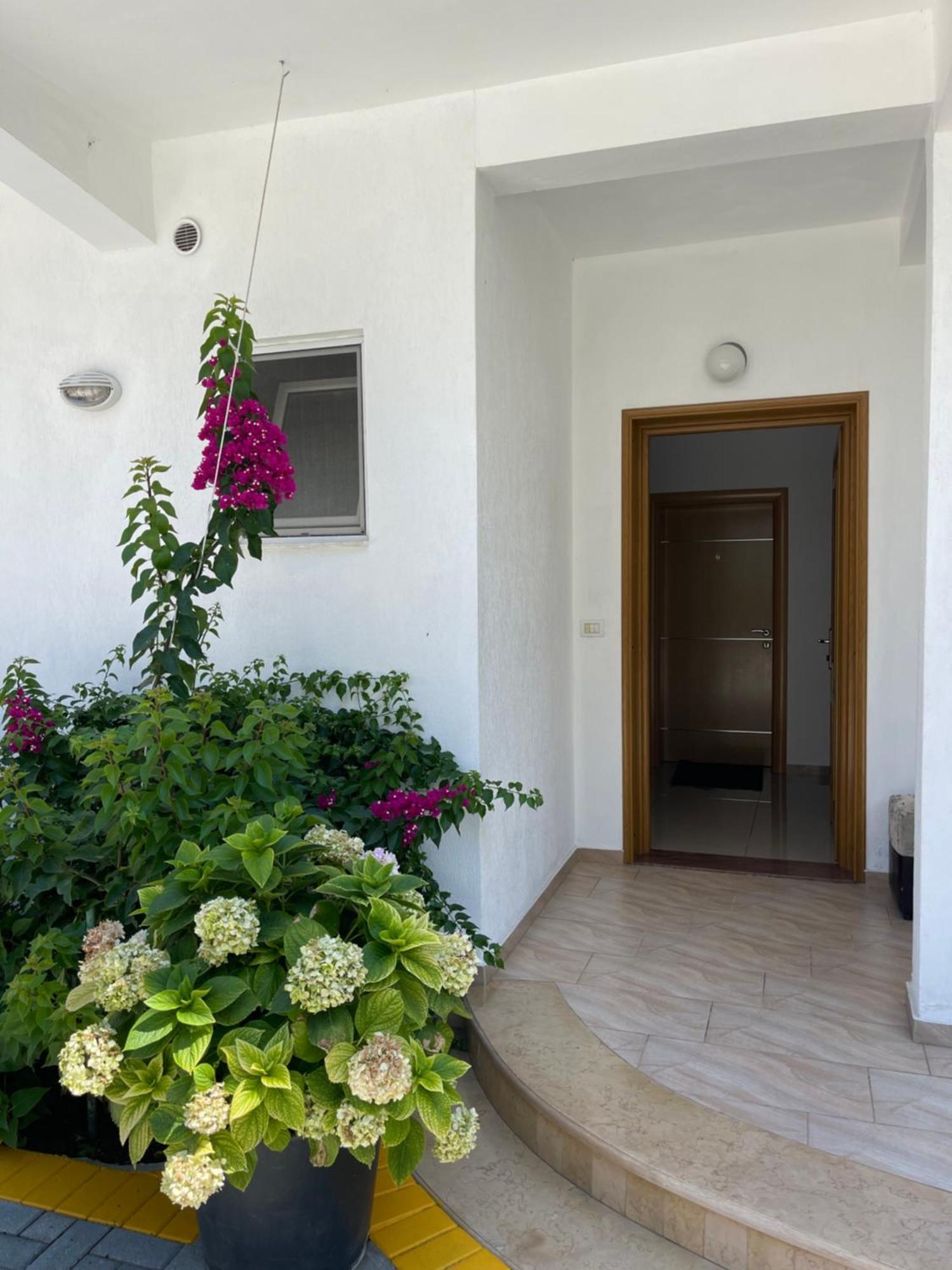 Guest House Lionel Durrës 外观 照片