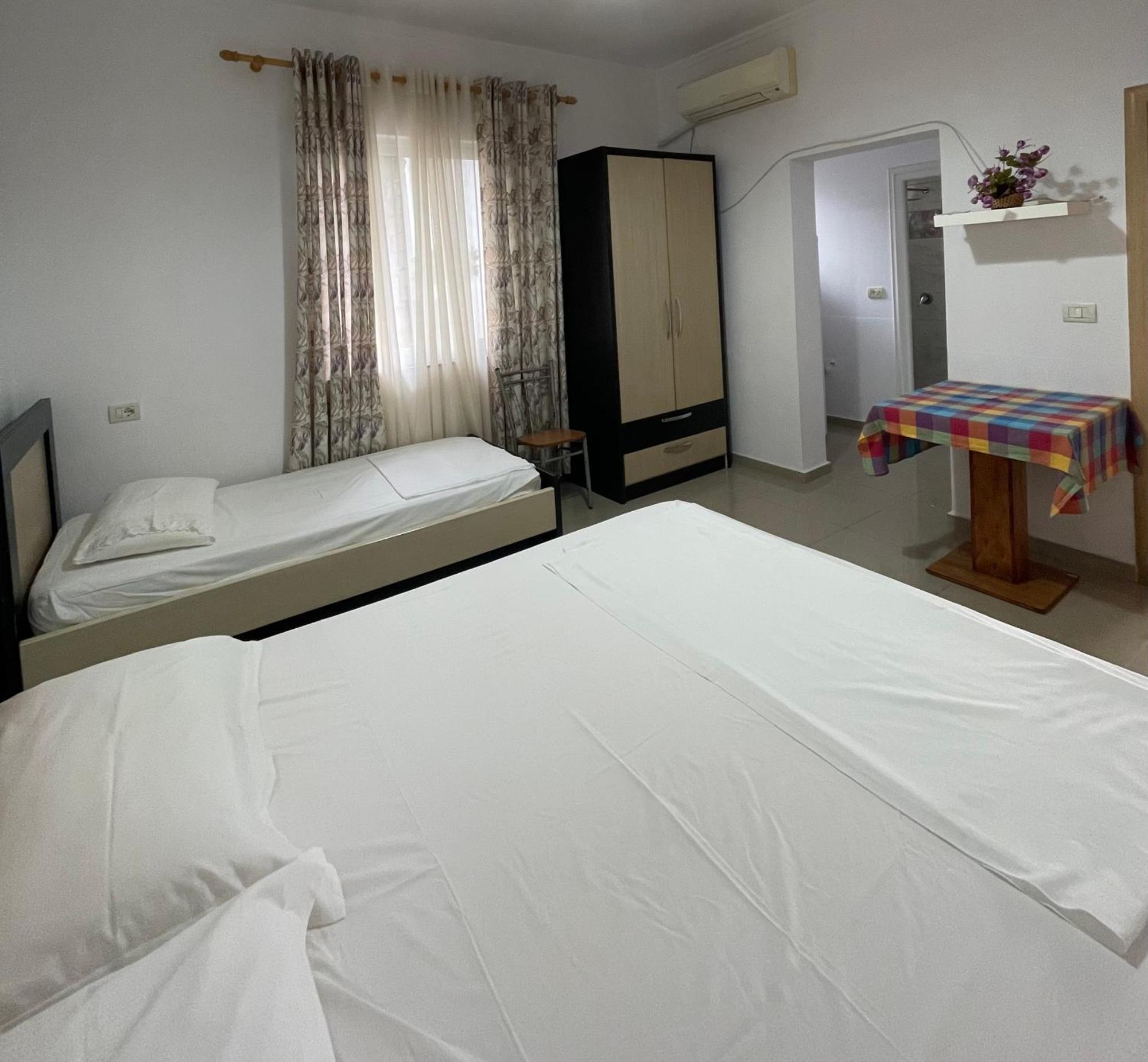 Guest House Lionel Durrës 外观 照片
