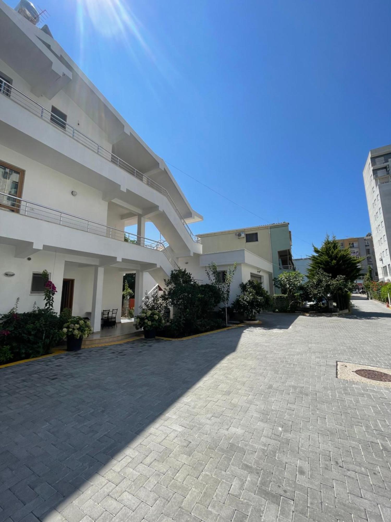 Guest House Lionel Durrës 外观 照片